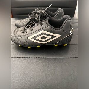 Umbro soccer cleats (Kids)